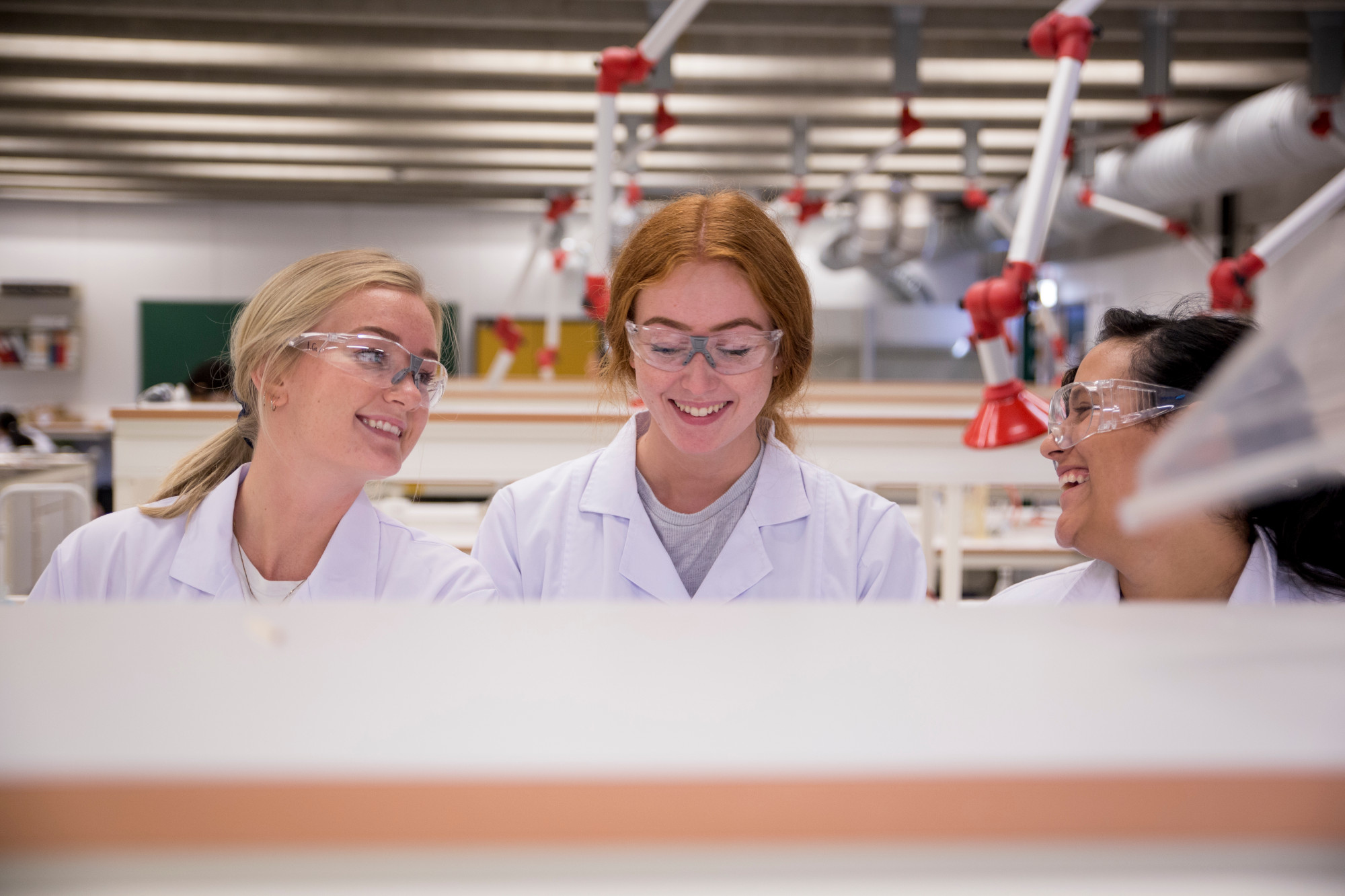 Studenter på lab