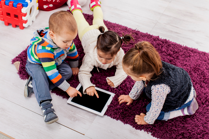 barnehagebarn med ipad. Foto: Getty