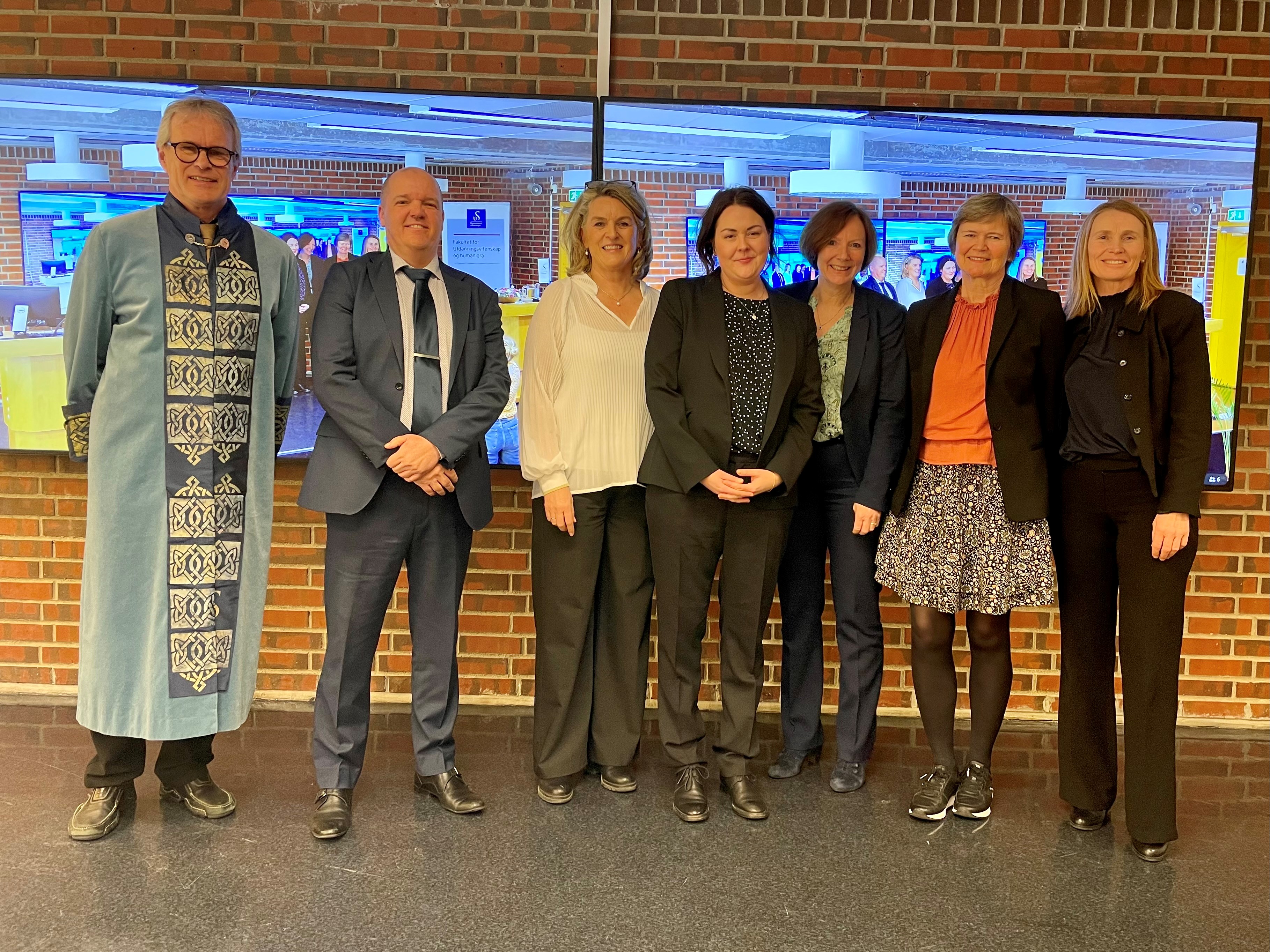 Dag Jostein Nordaker, Johannes Finne, Solveig Holen, Maren Stahl Lerang, Sigrun Ertesvåg, Elsa Westergård og Trude Havik.