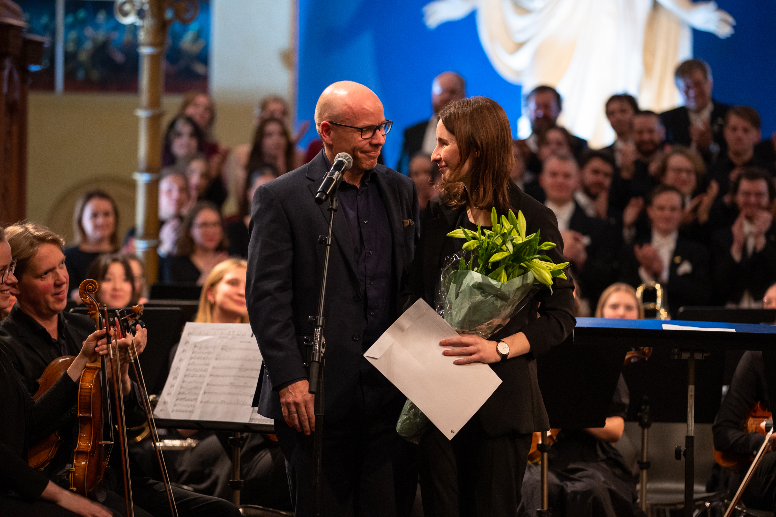 Julie Røssland og Morten Wensberg, dekan ved Fakultet for utøvend ekunstfag, UiS. Universitetets julekonsert 2022. Foto Morten Berentsen