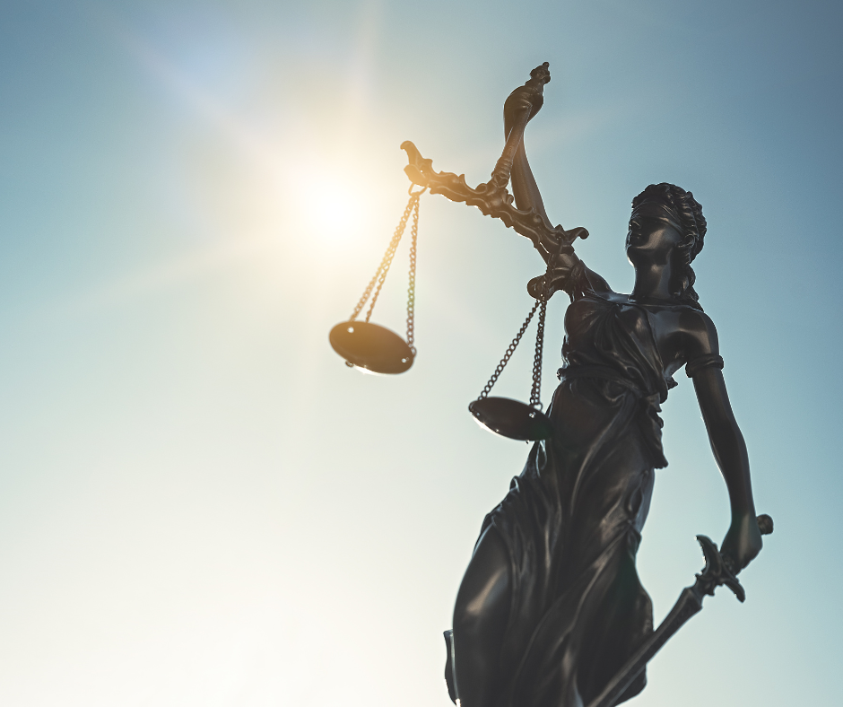 Bilde av en statue av gudinne Justitia