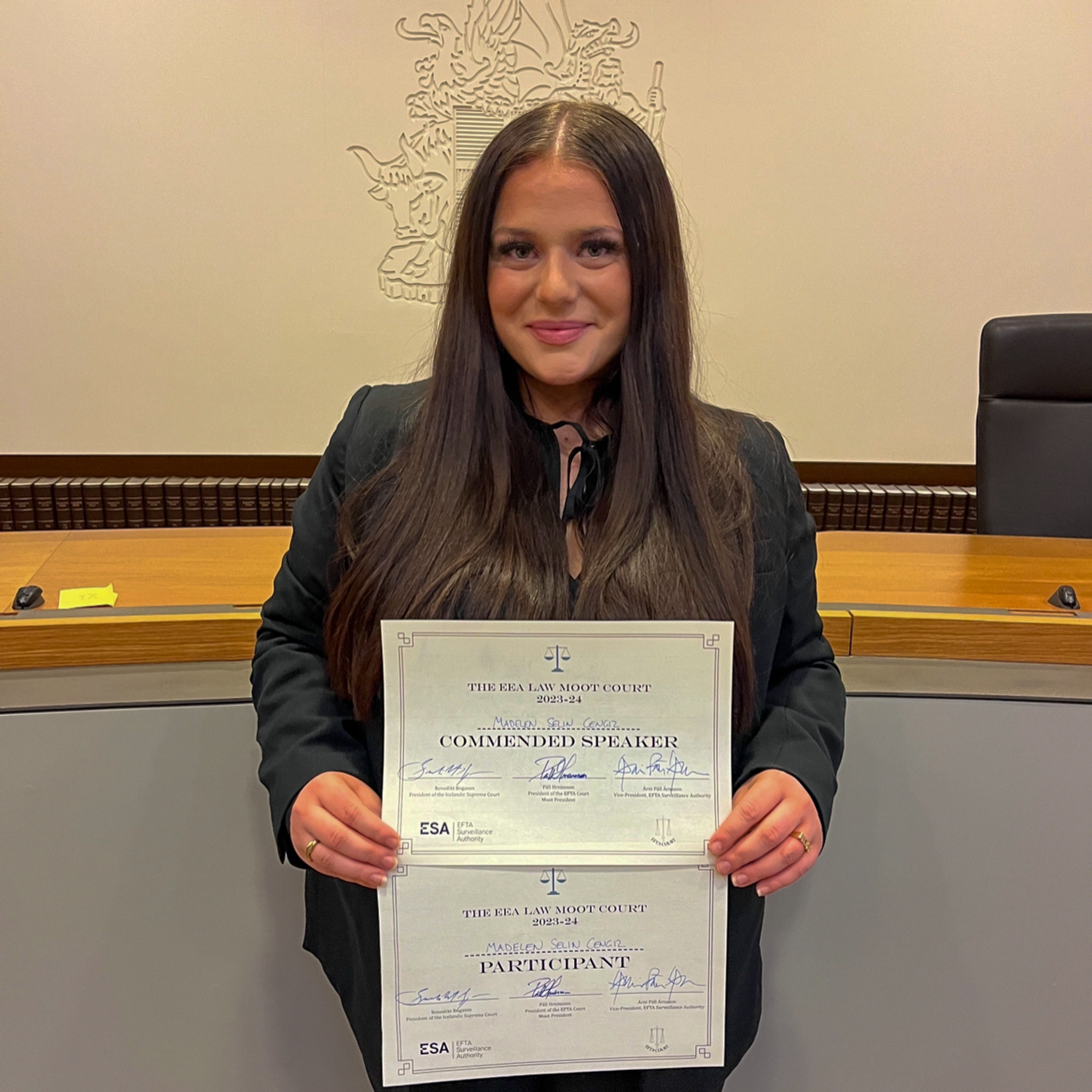 Bilde av Madelen Selin Cengiz som ble tildelt prisen “Commended Speaker” 