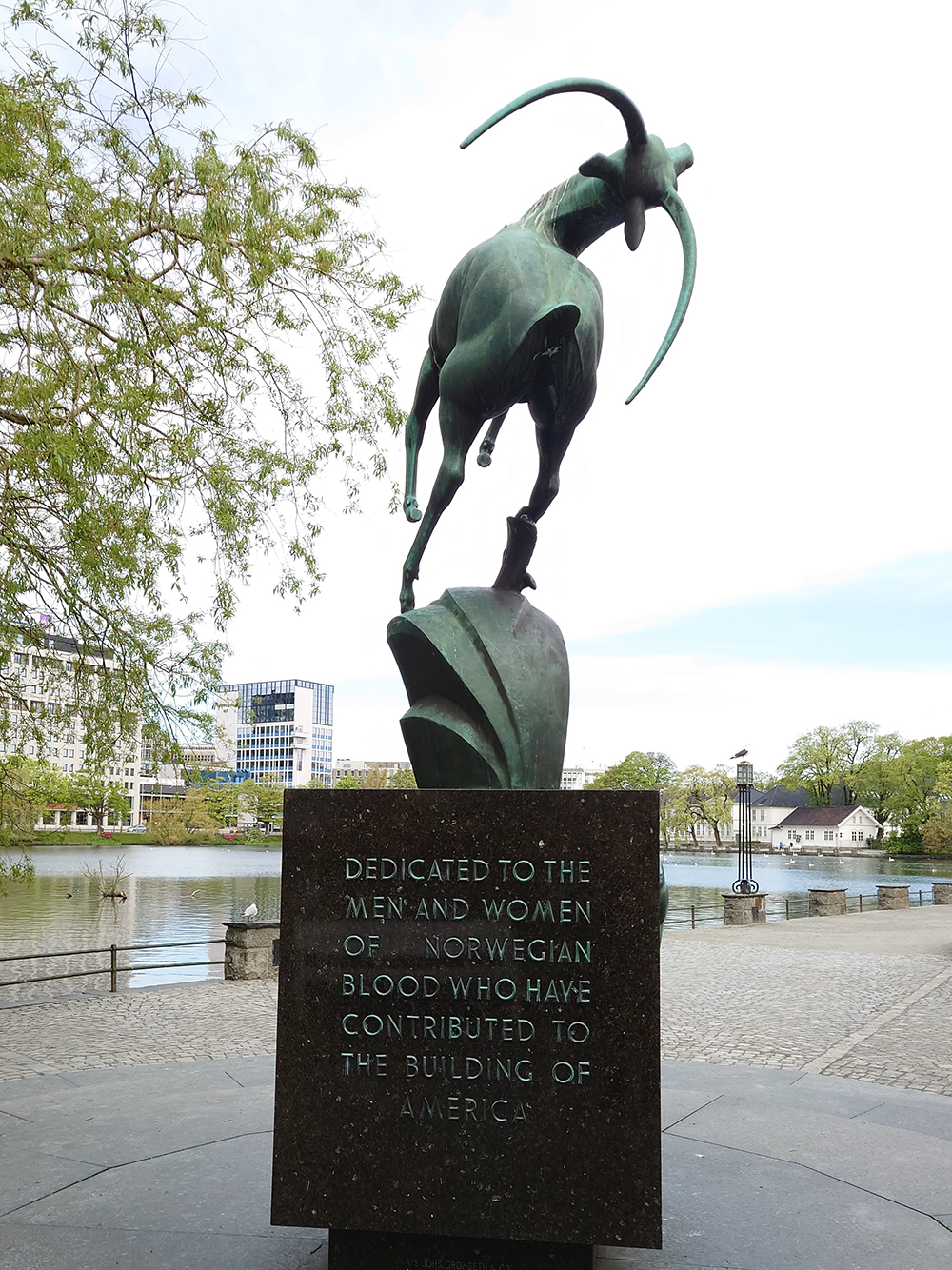 Skulptur ved Breiavatnet