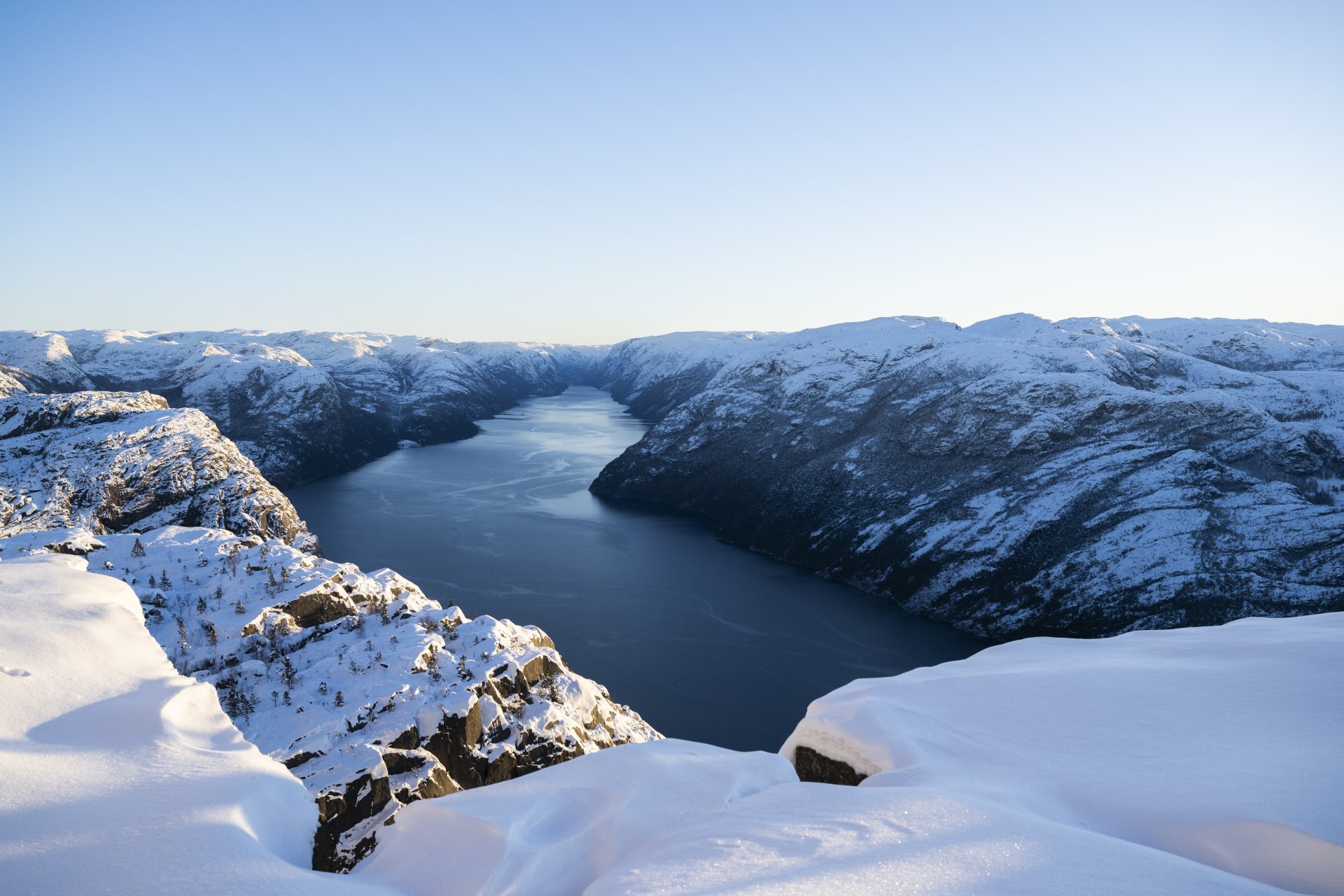 Snø i Lysefjorden