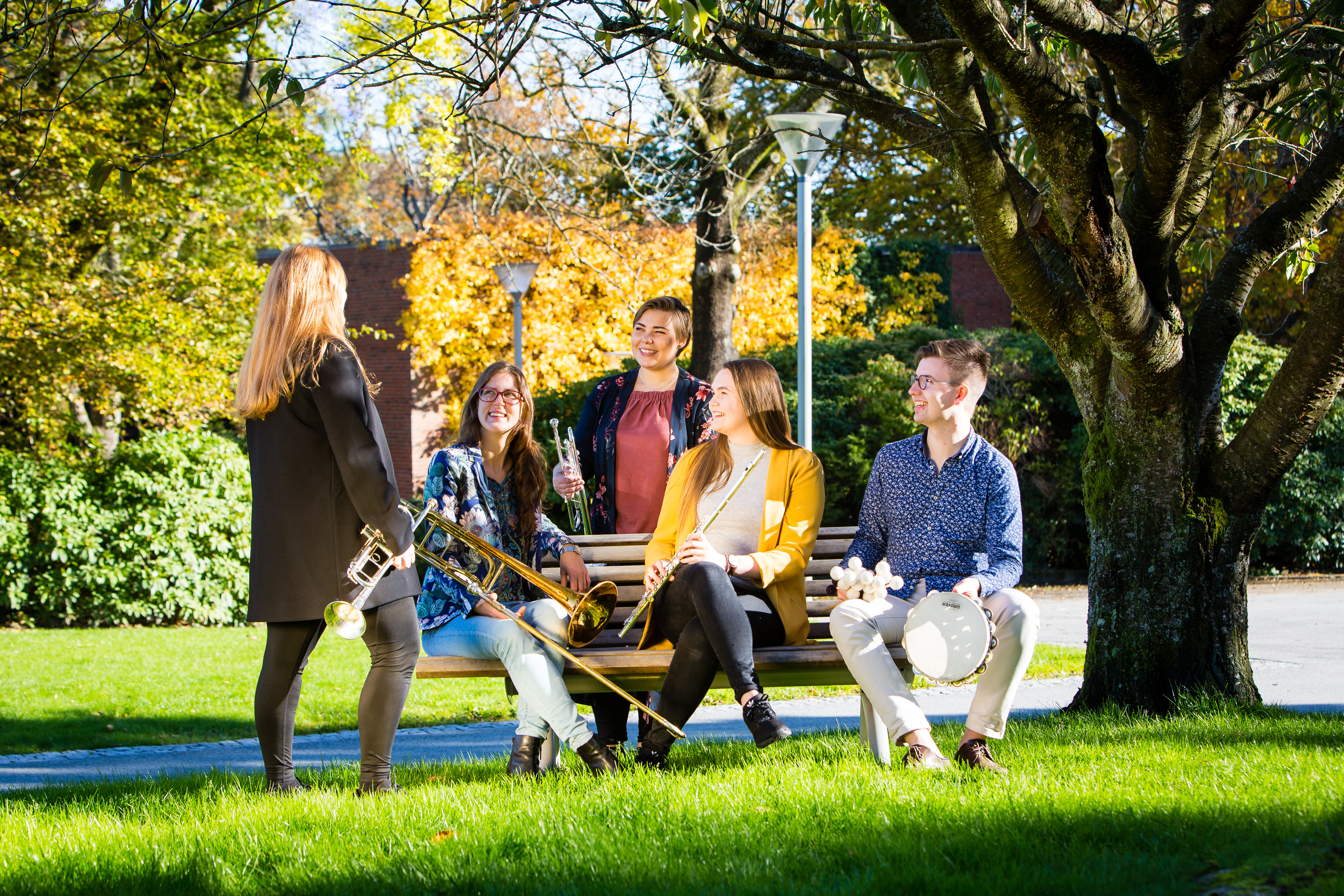 Studenter på campus Bjergsted