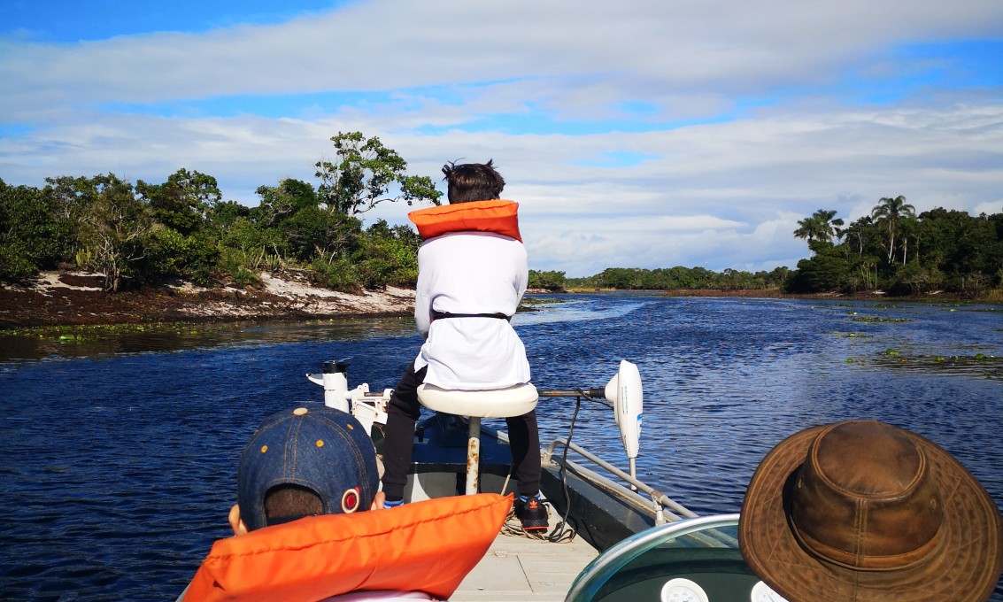 Field work at Jurubatiba Sandbank National Park. Photo: Daniela M. Pampanin