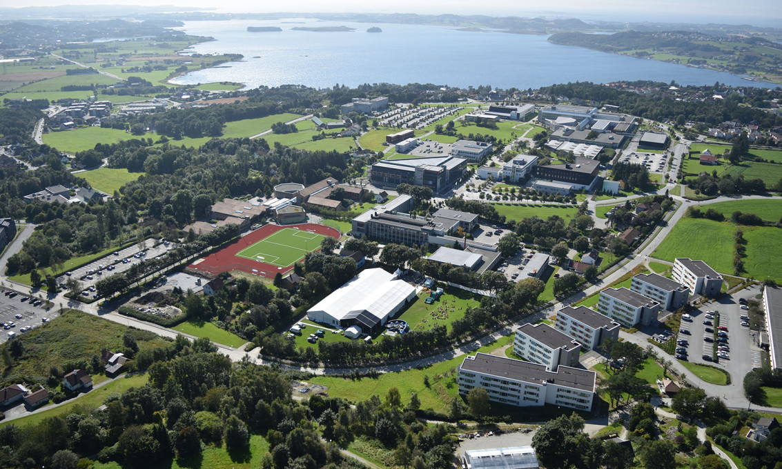 Dronebilde som viser campus Ullandhaug. Foto. 