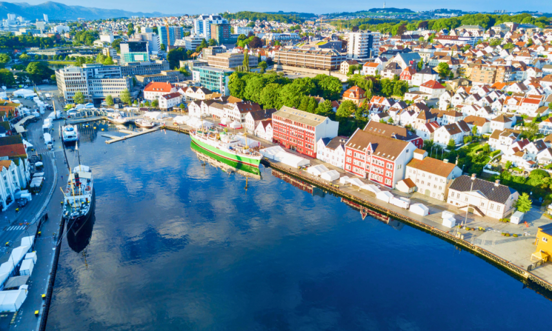 Dronebilde av vågen i Stavanger